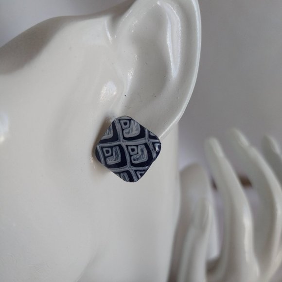 Handmade blue and white polymer clay earrings.Boucles d'oreilles fait à la main - Picture 7 of 7
